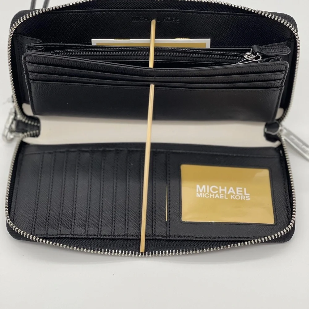 Michael Kors Continental Wallet Wristlet B…